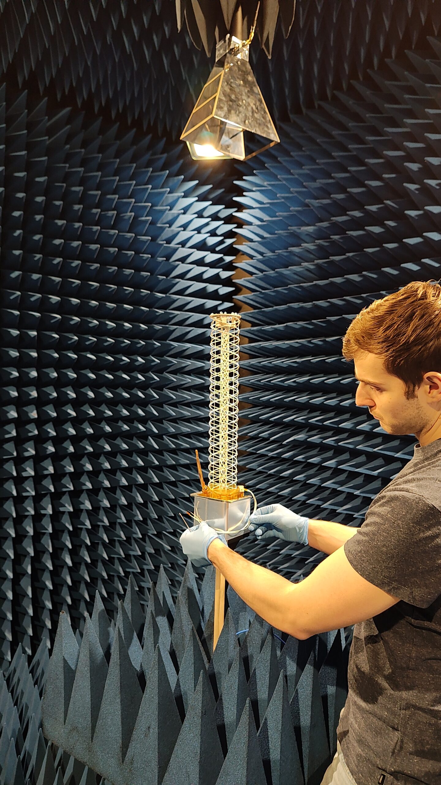 Oxford Space Systems - Delivery of helical antennas for Astro Digital