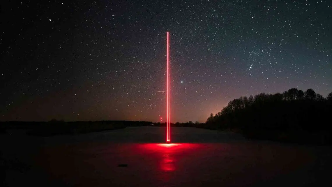 Light 10 billion times brighter than the Sun is now revealing where Earth quietly makes its own hydrogen